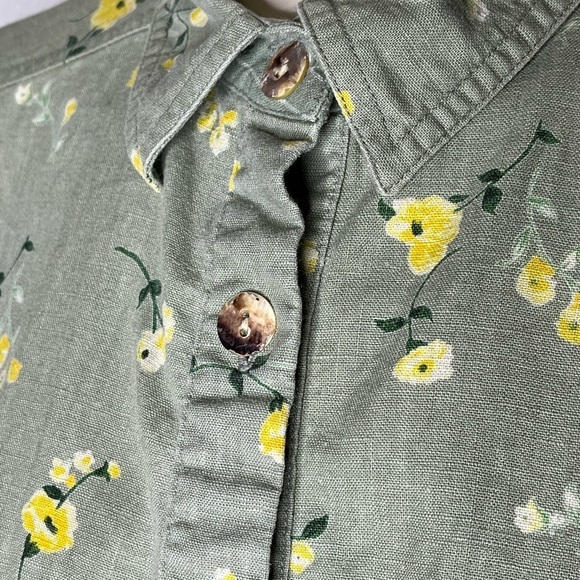 C M Shapes Floral Button Down Shirt - Picture 3 of 6
